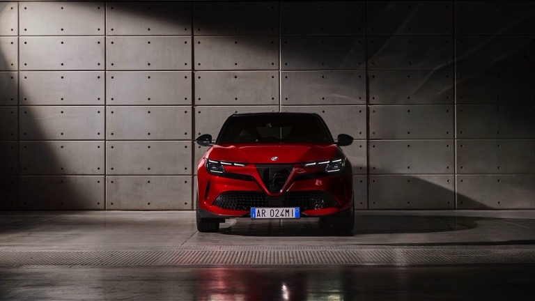 Alfa Romeo Junior Elettrica 2024 - Image 2