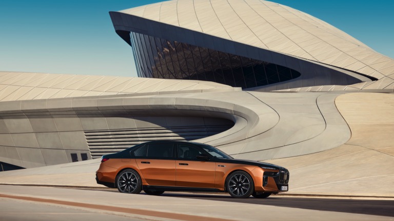 BMW i7 M70 2023 - Image 2